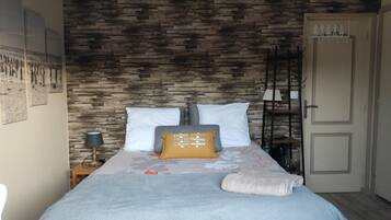 1 habitación, tabla de planchar con plancha, wifi y ropa de cama