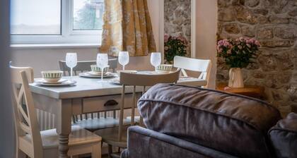 Tide & Tee - 2 Bedroom Apartment - Penally - Tenby