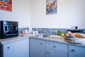 Căn hộ (2 Bedrooms) | Bếp riêng | Lò vi sóng, bếp nấu, ấm điện, dụng cụ nấu nướng/bát dĩa/dao nĩa 