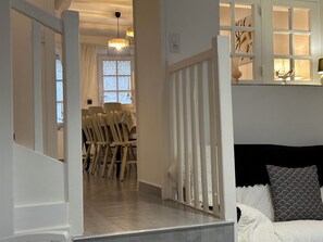 Fer et planche à repasser, lit parapluie, Wi-Fi gratuit, draps fournis