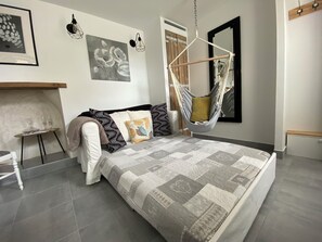 Tabla de planchar con plancha, cuna de viaje y wifi gratis 