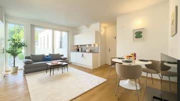 Departamento, vista al jardín | Tabla de planchar con plancha