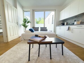Apartamento, vistas al jardín | Tabla de planchar con plancha