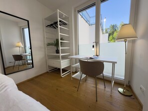 Apartamento, vistas al jardín | Tabla de planchar con plancha