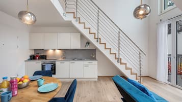 Apartment, Multiple Beds, Non Smoking | Private kitchen | Cookware/dishes/utensils