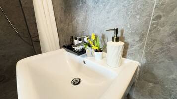 Apartment, 1 Bedroom | Bathroom