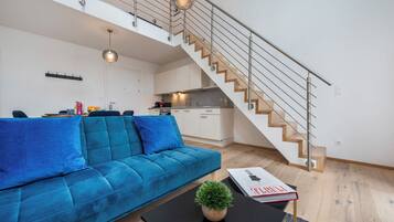 Apartment, Mehrere Betten, Nichtraucher | Wohnbereich | Flachbildfernseher