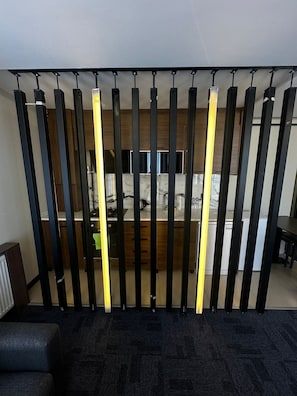 Ropa de cama de alta calidad, minibar y escritorio