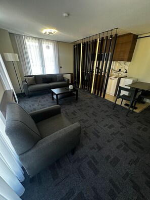 1+1 Deluxe Suite Daire | Premium bedding, minibar, desk, soundproofing - Loft Tepe Hotel (Ankara)