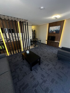 1+1 Deluxe Suite Daire | Premium bedding, minibar, desk, free WiFi