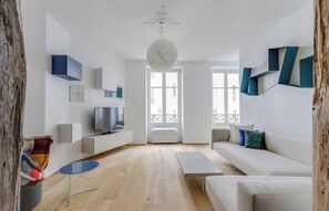 Unclassified image, 5 of 16, button - AN AUTHENTIC & COMFORTABLE PARISIAN STAY JUST STEPS FROM JARDIN DU LUXEMBOURG (Paris)