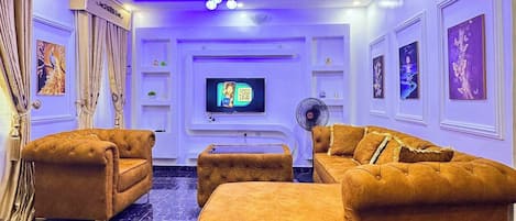 Luxury Suite, 4 Bedrooms, Balcony | Interior