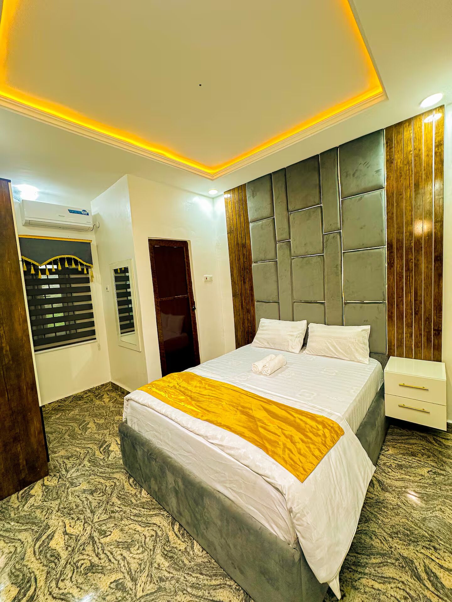 Suite de lujo, 4 habitaciones, balcón | Tabla de planchar con plancha y wifi gratis