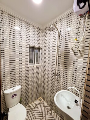 Set di cortesia gratuito, asciugamani, sapone, carta igienica