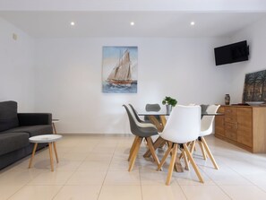 TV - Higini Angles by Interhome (Cambrils)
