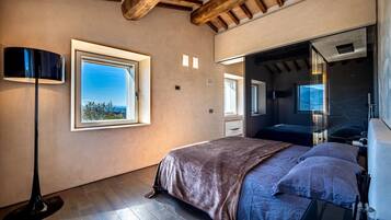 Caja fuerte, tabla de planchar con plancha, cuna de viaje y wifi gratis