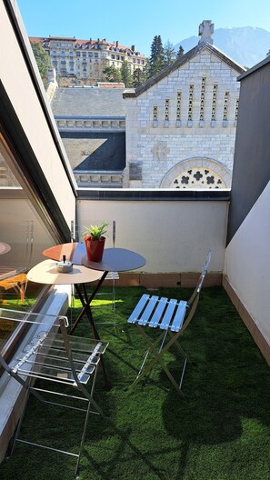 Outdoor dining - Apartment center 40m² balcony and private parking 7th floor (Aix-les-Bains)