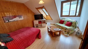 Unclassified image, 4 of 17, button