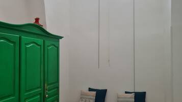 Fer et planche à repasser, Wi-Fi gratuit, draps fournis