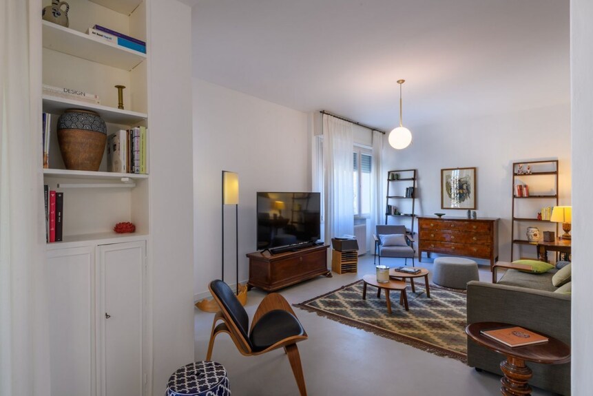 Guesthost - Large 165m2 Apartment, Perfect For 4 People, Located On The First Floor Of A Building Without A Lift (Stairs To Access).the Accommodation Is Located In The Southern Area Of The Main Avenue Of The Seaside Area In Pesaro, 50 Meters From T - Pesaro