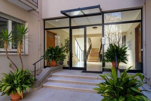 Exterior detail - GuestHost - Large 165m2 apartment, perfect for 4 people, located on the first floor of a building without a lift (stairs to access).The accommodation is located in the southern area of ​​the main avenue of the seaside area in Pesaro, 50 meters from t (Pesaro)