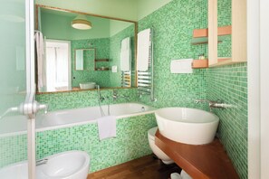 Unclassified image, 5 of 13, button