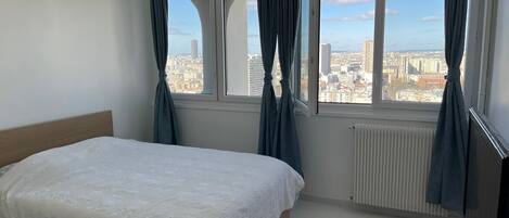 Iron/ironing board, free WiFi, bed sheets