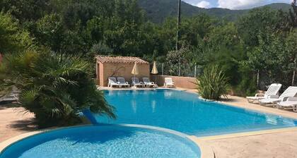 Chalet ArdÚche Sud climatisé piscine, proche riviÚre, GraviÚres (Les VANS)