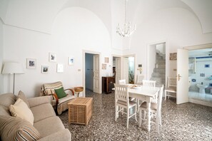 TV - Casa Pascal with Panoramic Terrace in Central Ostuni (Ostuni)