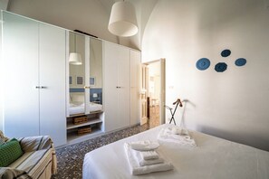 3 bedrooms, desk, iron/ironing board, free WiFi - Casa Pascal with Panoramic Terrace in Central Ostuni (Ostuni)