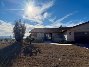 Exterior - Palo Verde Paradise – Open Skies & Room for Toys (Lake Havasu City)
