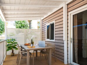 Mobile Home | Balcony - Friendly Mobile Home in Rimini Family Village (Rimini)