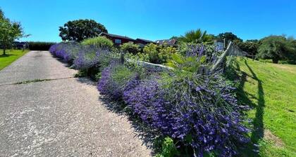 Spacious 4-Bedroom Coastal Retreat in Pett, East Sussex