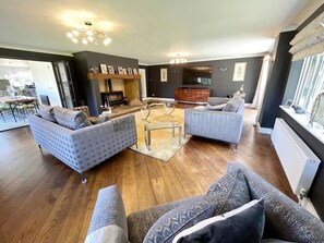 Living area - Spacious 4-Bedroom Coastal Retreat in Pett, East Sussex (Pett)