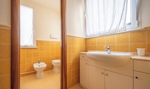 Hair dryer, towels, soap, toilet paper - Gatto errante (Pesaro)
