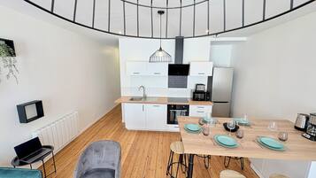 Fridge, microwave, oven, stovetop