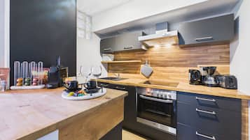 Fridge, microwave, oven, stovetop