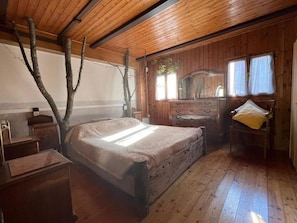 Romantic Room, Garden View