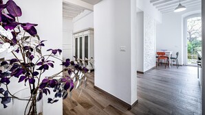 A modern interior with a wooden floor, white walls, and a dining area with chairs and a table. - YiD quiet 2BR apartment with private garden (Florencia)