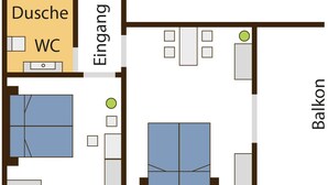 Hotellihuone, jossa on oma kylpyhuone, parveke ja makuuhuone, jossa on suuri sänky.
