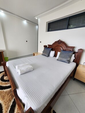 4 bedrooms, iron/ironing board, WiFi, bed sheets - Luopian Executive Penthouse (Mombasa)