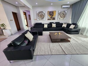 Smart TV - Luopian Executive Penthouse (Mombasa)