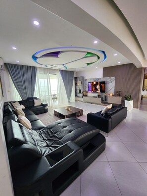 Smart TV - Luopian Executive Penthouse (Mombasa)