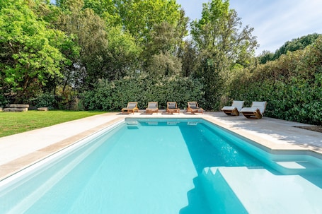 Piscine. Maison de vacances « Gîte des Athos Au Pied Du Ventoux » avec piscine privée, Wi-Fi et climatisation