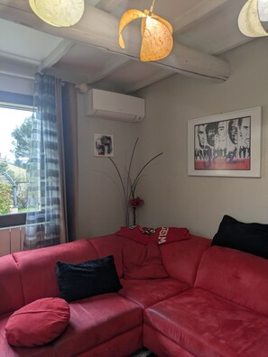 Télévision, lecteur de DVD, chaîne hi-fi