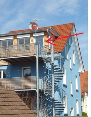 Luokittelematon kuva, 5 kautta 12, painike