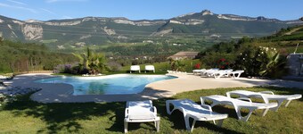 Country House “Gîte La Pigne” with Mountain View, Private Pool, and Wi-Fi