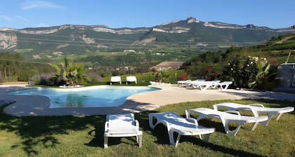 Country House “Gîte La Pigne” with Mountain View, Private Pool, and Wi-Fi