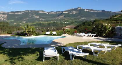 Country House “Gîte La Pigne” with Mountain View, Private Pool and Wi-Fi