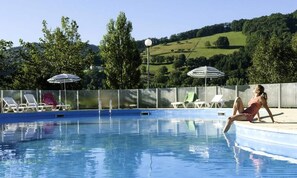 Pool - Apartment in Saint-geniez by Lot River (Saint-Geniez-d'Olt-et-d'Aubrac)